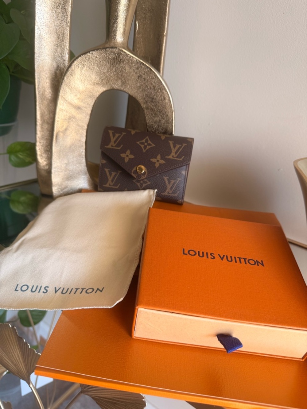 Louis Vuitton Monogram Victorine
Wallet Fuchsia